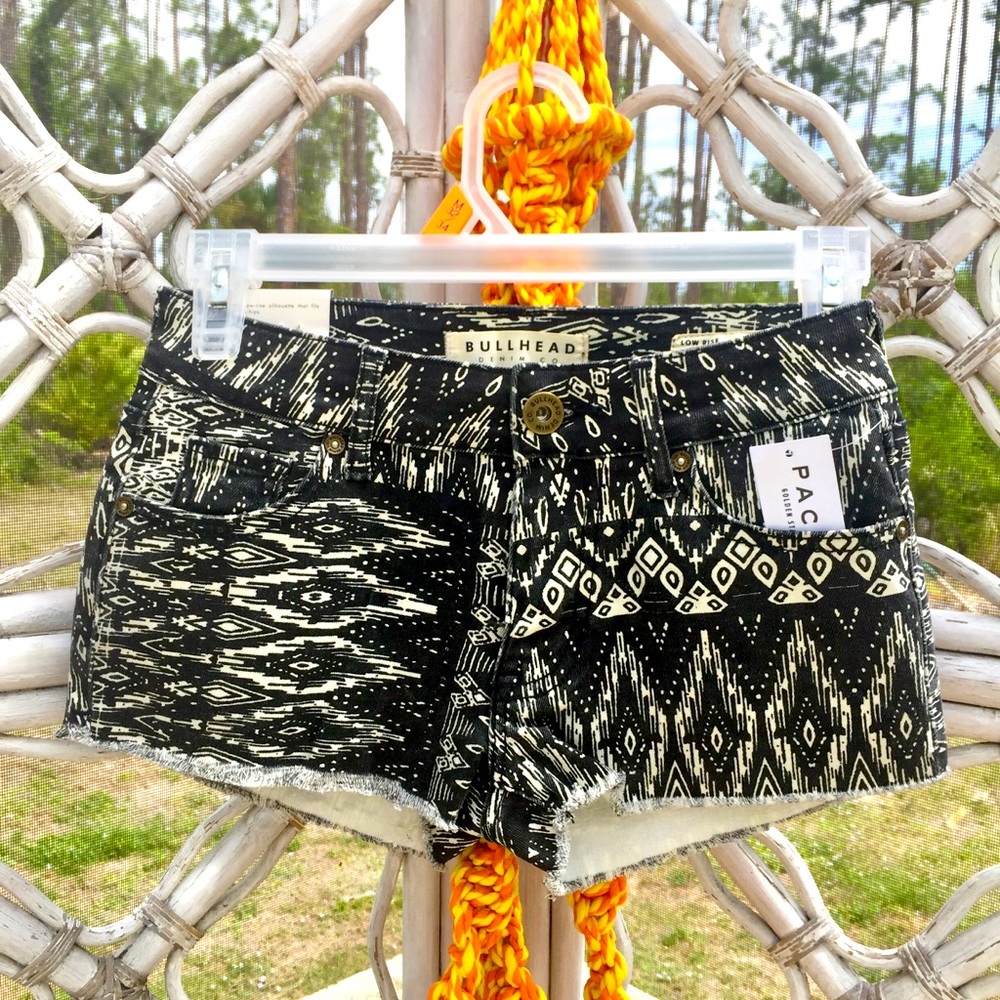 NWT! Bullhead Aztec print shorts HOST PICK!!